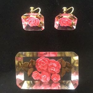 VINTAGE! LUCITE BROOCH/SCREWBACKS 3D DIORAMA ROSES